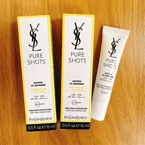 【YSL 聖羅蘭 極效活萃輕盈UV防曬凝露SPF 50+/PA++++】使用 .